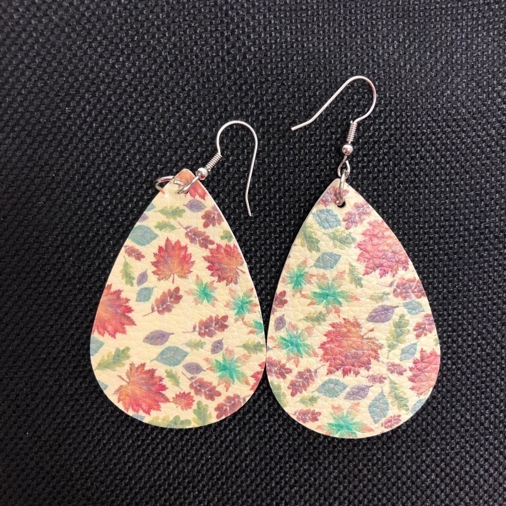 5/$20 fall leaves‎ hanging earrings